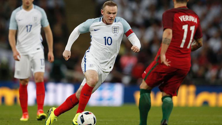 В атаке капитан англичан Уэйн РУНИ. Фото AFP В атаке капитан англичан Уэйн РУНИ. Фото AFP