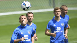 Сегодня. Круасси-сюр-Сен. Денис ГЛУШАКОВ на тренировке сборной России.