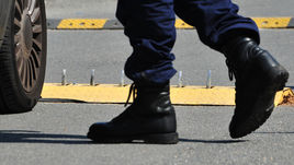 Вторник. Меры безопасности возле отеля сборной России во Франции.