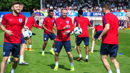 Вторник. Шантийи. Уэйн Руни и компания повеслили любителей футбола на открытой тренировке.