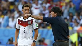 Чемпионы мира-2014 Йоахим ЛЕВ и Месут ЕЗИЛ.