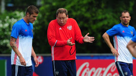 Сегодня. Круасси-сюр-Сен. Тренировка сборной России. Роман НОЙШТЕДТЕР и Леонид СЛУЦКИЙ.