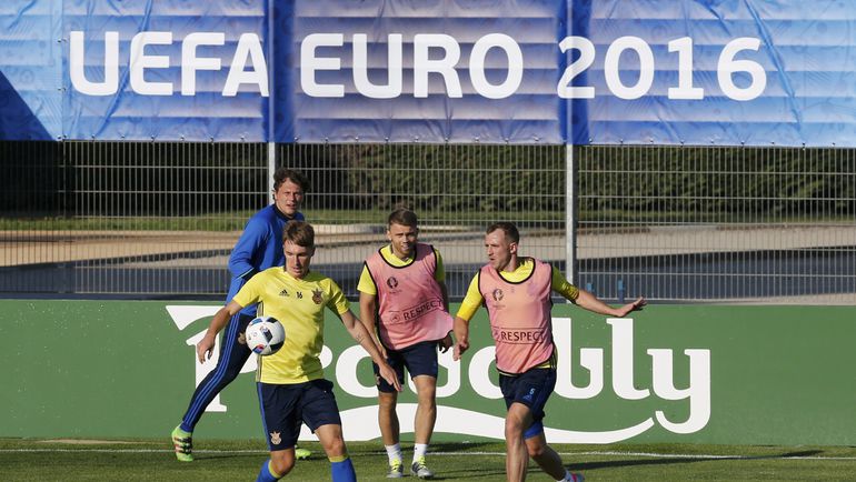 Сборная Украины уже тренируется во Франции. Фото REUTERS Сборная Украины уже тренируется во Франции. Фото REUTERS