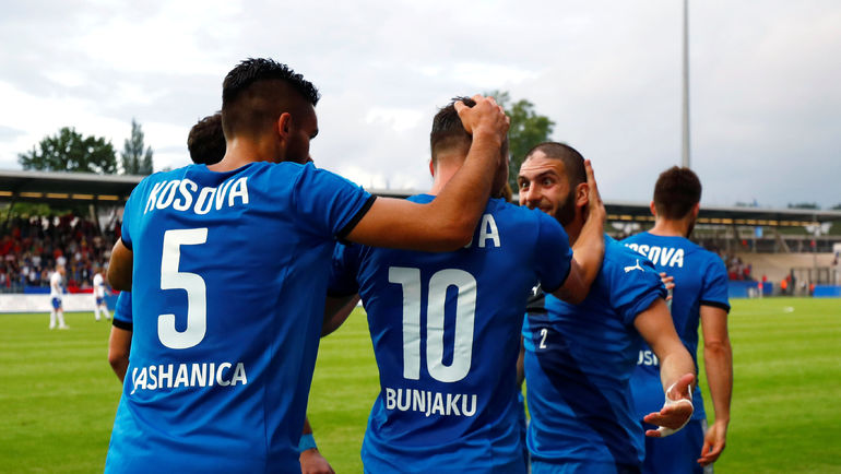 3 июня. Франкфурт. Косово – Фареры – 2:0. Сборная Косова выиграла свой первый официальный товарищеский матч. Фото REUTERS 3 июня. Франкфурт. Косово – Фареры – 2:0. Сборная Косова выиграла свой первый официальный товарищеский матч. Фото REUTERS