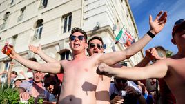 Четверг. Марсель. Болельщики сборной Англии.