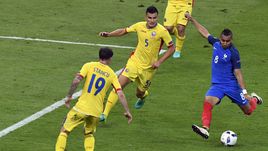 Сегодня. Сен-Дени. Франция - Румыния - 2:1. Димитри ПАЙЕТ: победный гол на 89-й минуте.