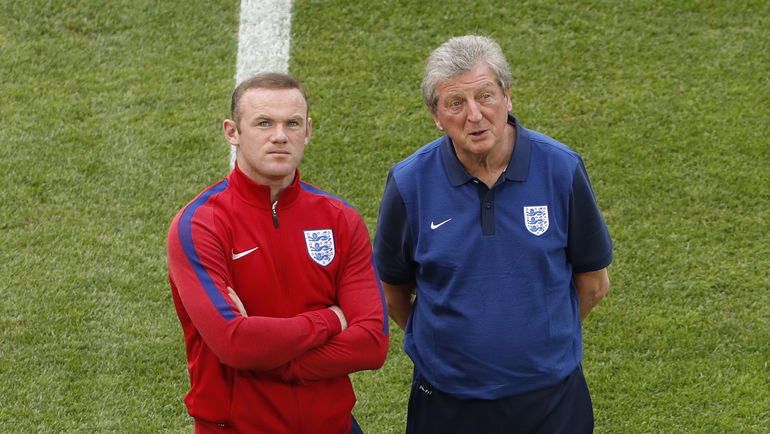 Капитан сборной Англии Уэйн РУНИ (слева) и главный тренер Рой ХОДЖСОН. Фото REUTERS Капитан сборной Англии Уэйн РУНИ (слева) и главный тренер Рой ХОДЖСОН. Фото REUTERS