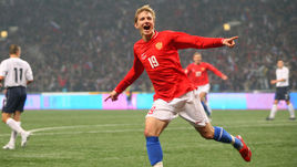 17 октября 2007 года. Москва. Лужники. Россия - Англия - 2:1. Нападающий Роман ПАВЛЮЧЕНКО празднует забитый гол.