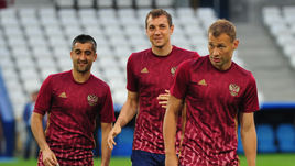 Александр САМЕДОВ, Артем ДЗЮБА и Василий БЕРЕЗУЦКИЙ на тренировке сборной России.