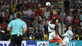 Суббота. Марсель. Англия - Россия - 1:1. 90+2-я минута. Василий БЕРЕЗУЦКИЙ проводит ответный гол.