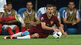 Суббота. Марсель. Англия - Россия - 1:1. Александр КОКОРИН после столкновения с Уэйном Руни.