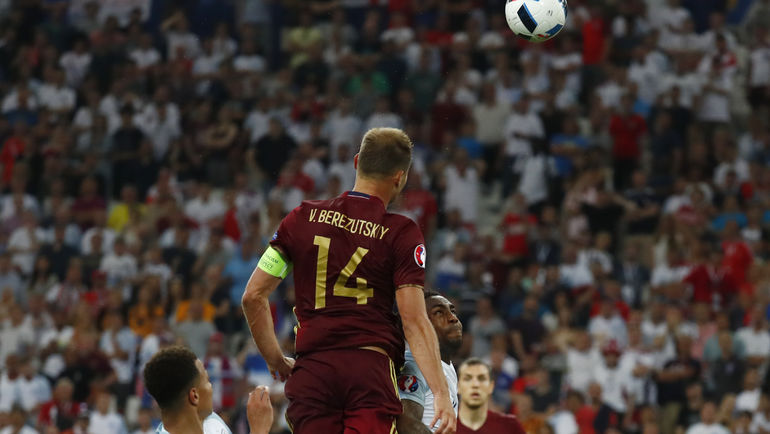 Суббота. Марсель. Англия - Россия - 1:1. 90+2 минута. Решающий удар Василия БЕРЕЗУЦКОГО. Фото REUTERS Суббота. Марсель. Англия - Россия - 1:1. 90+2 минута. Решающий удар Василия БЕРЕЗУЦКОГО. Фото REUTERS