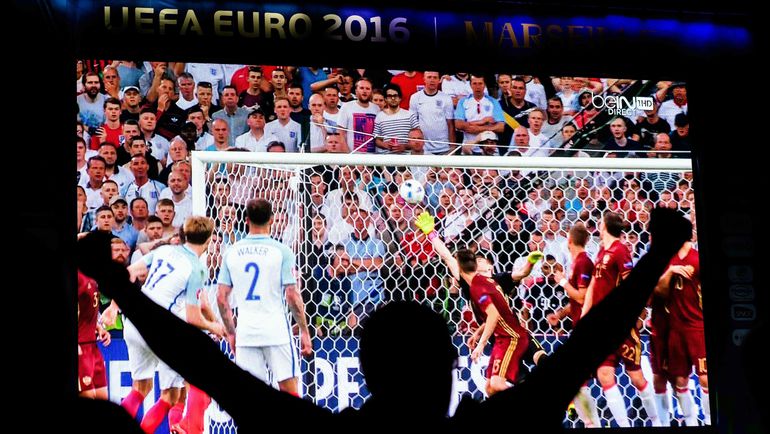 Суббота. Марсель. Англия – Россия – 1:1. Фанаты могут подвести любимую команду. Фото AFP Суббота. Марсель. Англия – Россия – 1:1. Фанаты могут подвести любимую команду. Фото AFP