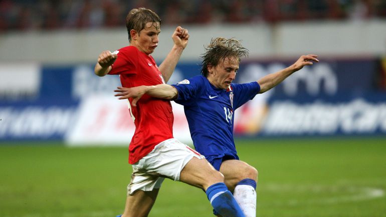 Роман ПАВЛЮЧЕНКО и Лука МОДРИЧ. Фото REUTERS Роман ПАВЛЮЧЕНКО и Лука МОДРИЧ. Фото REUTERS