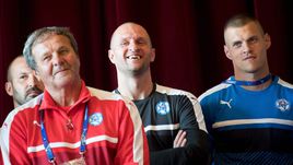 Ян МУХА (в центре), главный тренер словаков Ян КОЗАК (слева) и Мартин ШКРТЕЛ.