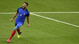 Пятница. Париж. Франция - Румыния - 2:1. 57-я минута. Ликует Оливье ЖИРУ.