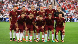 11 июня. Марсель. Англия - Россия - 1:1. Игроки сборной России перед матчем.