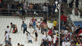 11 июня. Марсель. Англия - Россия - 1:1. После окончания матча российские болельщики прорвались в сектор английских.