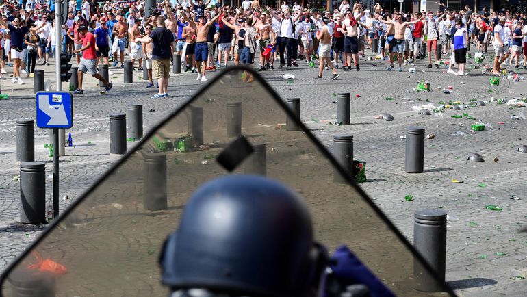 Суббота. Марсель. Английские фанаты. Фото AFP Суббота. Марсель. Английские фанаты. Фото AFP