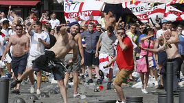 Суббота. Марсель. Английские фанаты.