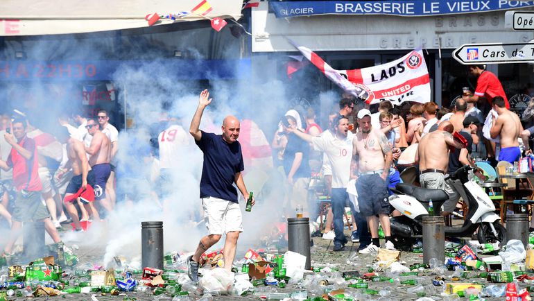 Суббота. Марсель. Английские фанаты. Фото AFP Суббота. Марсель. Английские фанаты. Фото AFP
