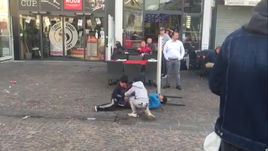 Британцы издеваются над цыганскими детьми