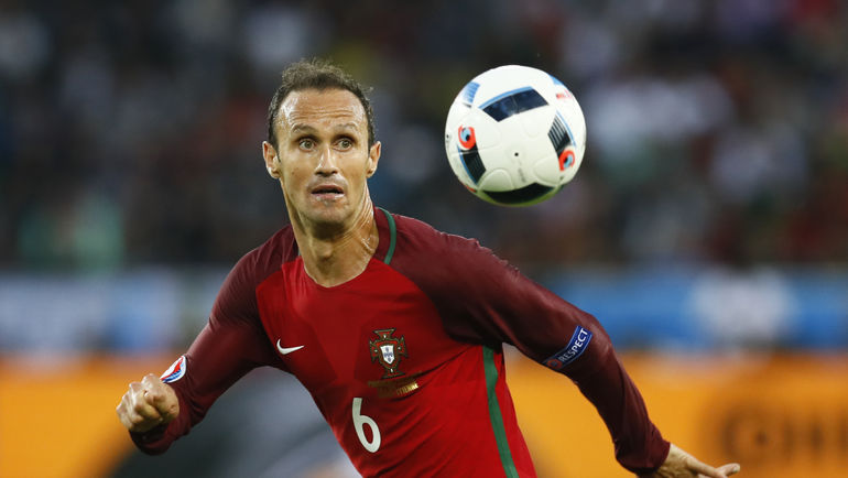 14 июня. Сент-Этьен. Португалия - Исландия - 1:1. Ветеран португальцев Рикарду КАРВАЛЬЮ. Фото REUTERS 14 июня. Сент-Этьен. Португалия - Исландия - 1:1. Ветеран португальцев Рикарду КАРВАЛЬЮ. Фото REUTERS