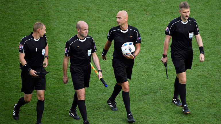 Сергей КАРАСЕВ (второй справа) и его бригада. Фото AFP Сергей КАРАСЕВ (второй справа) и его бригада. Фото AFP