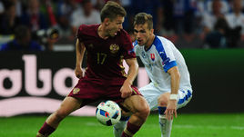 Сегодня. Лилль. Россия - Словакия - 1:2. Олег ШАТОВ и Петер ПЕКАРИК.