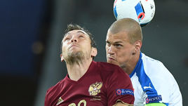 Сегодня. Лилль. Россия - Словакия - 1:2. Артем ДЗЮБА против Мартина ШКРТЕЛА.