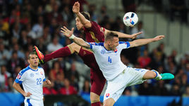 Вчера. Лилль. Россия - Словакия - 1:2. Артем ДЗЮБА против Яна ДЮРИЦЫ.