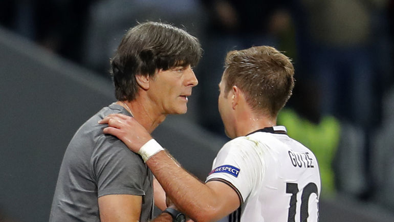 12 июня. Лилль. Германия – Украина – 2:0. Йоахим ЛЕВ и Марио ГЕТЦЕ. Фото REUTERS 12 июня. Лилль. Германия – Украина – 2:0. Йоахим ЛЕВ и Марио ГЕТЦЕ. Фото REUTERS