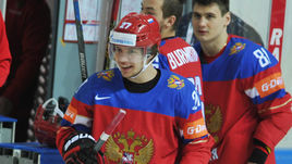 Артемий ПАНАРИН минувший сезон провел в НХЛ за "Чикаго", но взаимопонимания в сборной России с бывшими партнерами по СКА не утратил.
