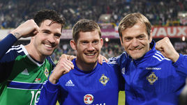 Кайл ЛАФФЕРТИ, Майкл МАГОВЕРН и Рой КЭРРОЛЛ празднуют выход на Euro-2016.