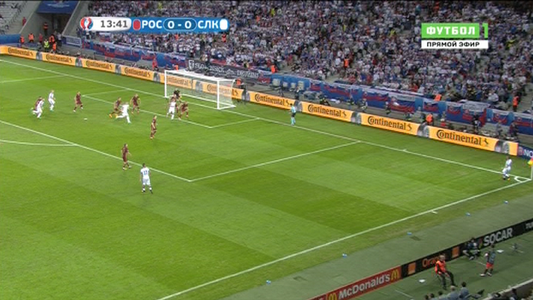 14-я минута. Хамшик - за штрафной и не опасен. Фото Матч ТВ 14-я минута. Хамшик - за штрафной и не опасен. Фото Матч ТВ