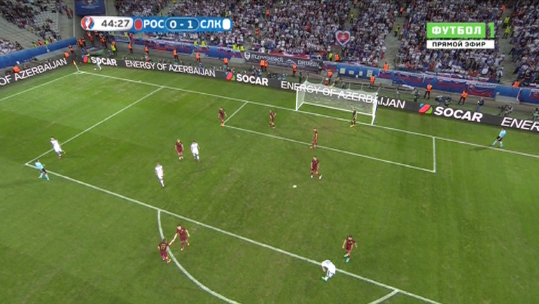 45-я минута. Пока Шатов и Головин обмениваются рукопожатием... Фото Матч ТВ 45-я минута. Пока Шатов и Головин обмениваются рукопожатием... Фото Матч ТВ