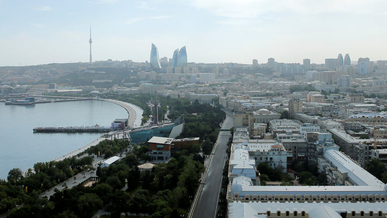 Баку. Вид на центр города и часть трассы. Фото REUTERS Баку. Вид на центр города и часть трассы. Фото REUTERS