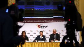 Пятница. Вена. Президент ИААФ Себастьян КОЭ и глава независимой инспекционной комиссии ИААФ Руне АНДЕРСЕН.