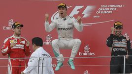 Сегодня. Баку. Себастьян ФЕТТАЛЬ, Нико РОСБЕРГ и Серхио ПЕРЕС.