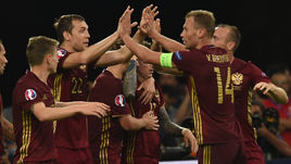 Василий БЕРЕЗУЦКИЙ (№14), Артем ДЗЮБА и сборная России: нужна одна на всех победа.