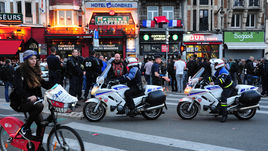 14 июня. Лилль. Полицейские на улицах города.