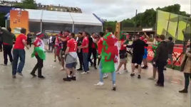 Валлийцы празднуют в Париже