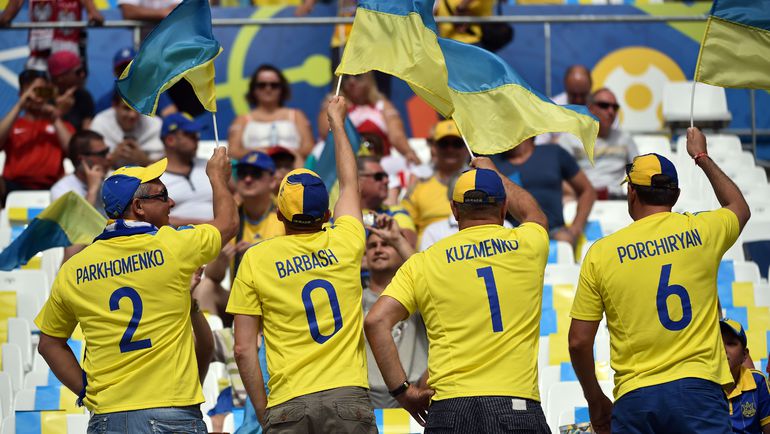 Вторник. Марсель. Украина - Польша - 0:1. Болельщики сборной Украины. Фото AFP Вторник. Марсель. Украина - Польша - 0:1. Болельщики сборной Украины. Фото AFP