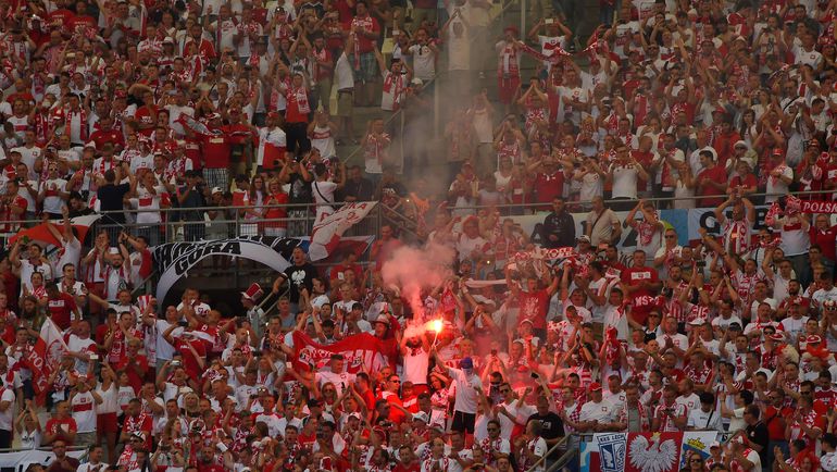 Вторник. Марсель. Украина - Польша - 0:1. Фанаты сборной Польши. Фото AFP Вторник. Марсель. Украина - Польша - 0:1. Фанаты сборной Польши. Фото AFP