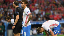 Понедельник. Тулуза. Россия - Уэльс - 0:3. Черный день для нашего футбола: после поражения от валлийцев наша сборная покидает Францию - последнее место в группе с одним набранным очком.