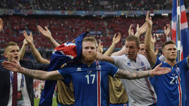 Сегодня. Сен-Дени. Исландия - Австрия - 2:1. Островитяне празднуют выход в плей-офф.