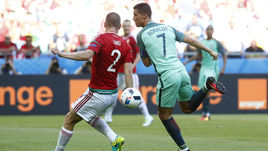 Среда. Лион. Венгрия - Португалия - 3:3. 50-я минута. Гол пяткой КРИШТИАНУ РОНАЛДУ.