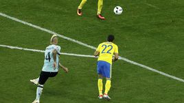 Вчера. Ницца. Швеция - Бельгия - 0:1. 84-я минута. Гол Раджи НАИНГГОЛАНА.