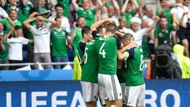 16 июня. Лион. Украина - Сев. Ирландия - 0:2. Островитяне праздную победу, благодаря которой они вышли в плей-офф.