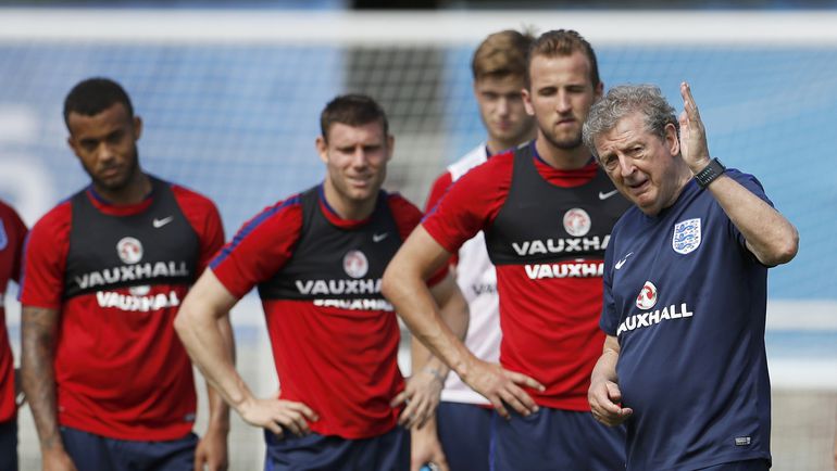 Четверг. Шантийи. Рой ХОДЖСОН. Фото AFP Четверг. Шантийи. Рой ХОДЖСОН. Фото AFP